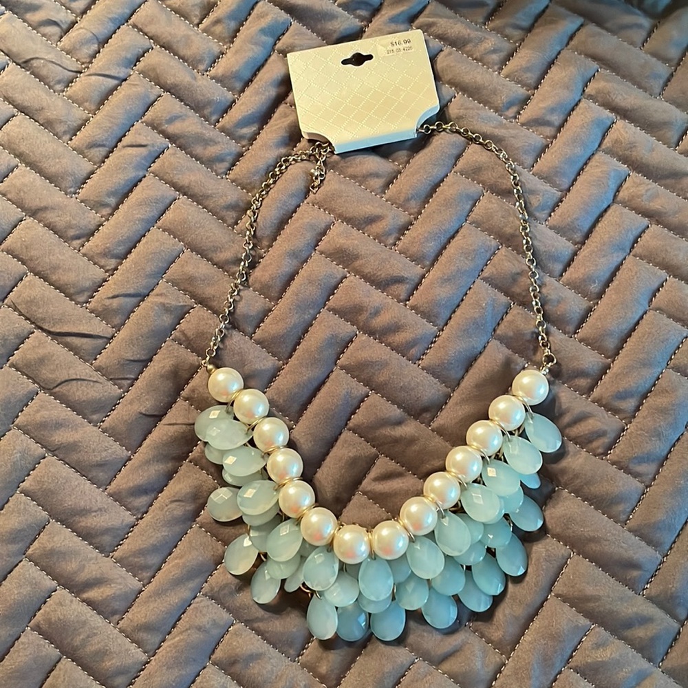 NWT Target Pearl and Resin Stones Statement Necklace 16-19”
